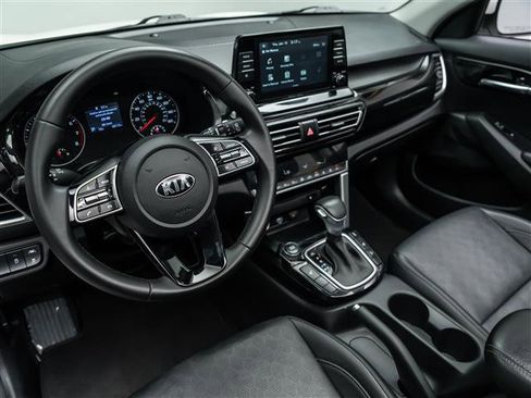 Used 2021 Kia Seltos EX image 19