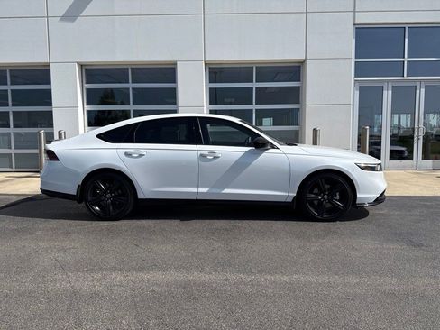 Used 2025 Honda Accord Sport image 3