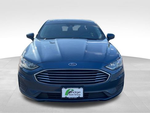 Used 2019 Ford Fusion SE FWD image 2
