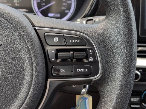 Used 2020 Kia Niro LX FWD image 24