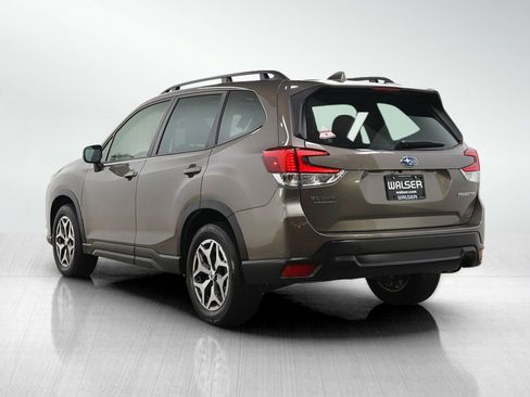 Used 2023 Subaru Forester Premium AWD/4WD image 3