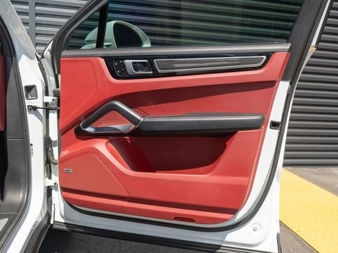 Certified 2020 Porsche Cayenne Turbo image 32