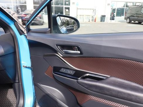 Used 2019 Toyota C-HR Limited image 32