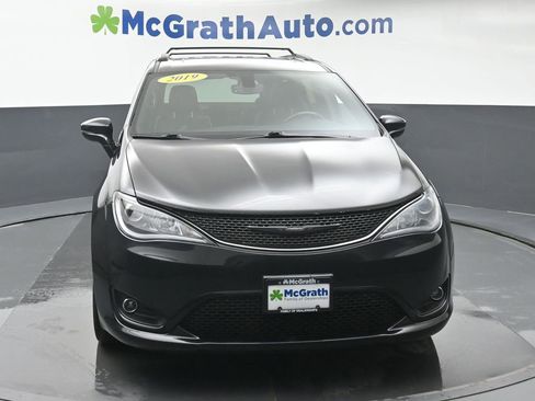 Used 2019 Chrysler Pacifica Limited w/ S Appearance Package image 4