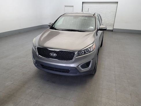 Used 2017 Kia Sorento L image 15