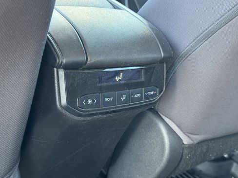 Used 2023 Toyota Highlander L image 35
