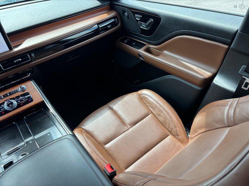 Used 2020 Lincoln Aviator Reserve w/ Class IV Trailer Tow Package AWD/4WD image 15