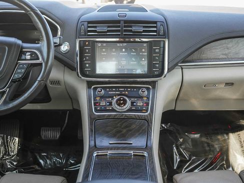Used 2020 Lincoln Continental Reserve w/ Luxury Package AWD/4WD image 13