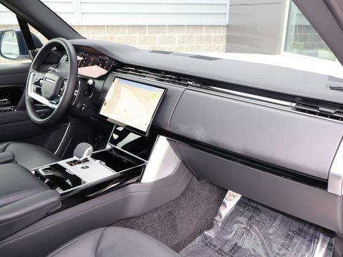 Certified 2024 Land Rover Range Rover Long Wheelbase SE image 31