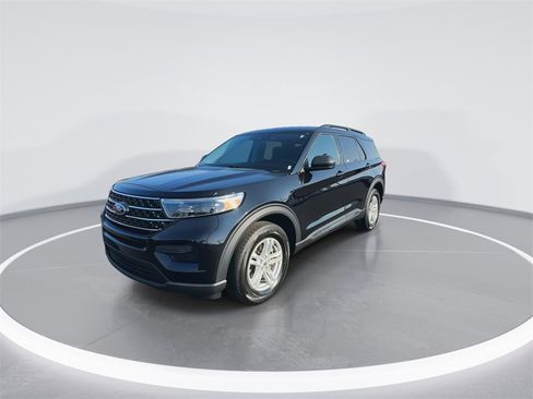 Used 2022 Ford Explorer XLT image 4