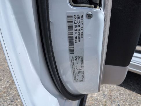 Used 2023 Chrysler Pacifica Touring-L FWD image 36