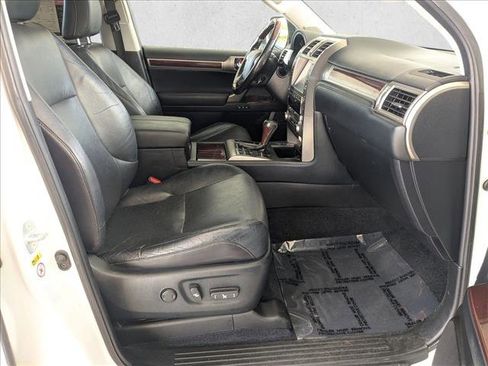 Used 2018 Lexus GX 460 Premium w/ Premium Package AWD/4WD image 18