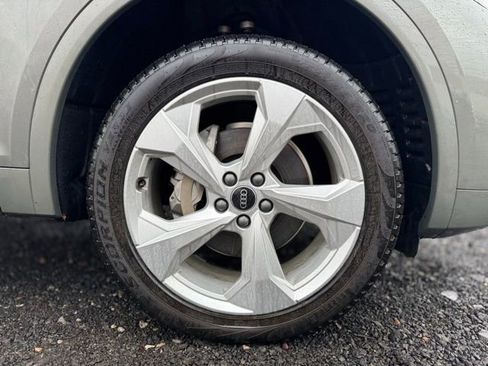 Certified 2025 Audi Q5 2.0T Premium Plus image 9