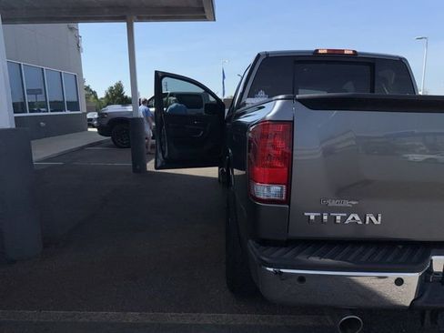 Used 2015 Nissan Titan SV w/ SV Value Truck Package image 4