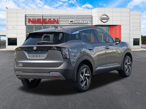 Used 2025 Nissan Kicks SV w/ Charging Package FWD image 4