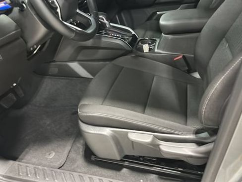 Used 2023 Chevrolet Colorado LT AWD/4WD image 8