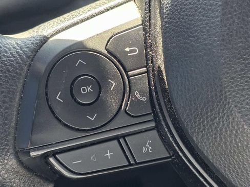 Used 2022 Toyota RAV4 XLE image 16