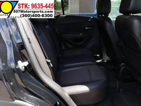 Used 2019 Chevrolet Trax LT w/ Sun & Sound Package AWD/4WD image 17
