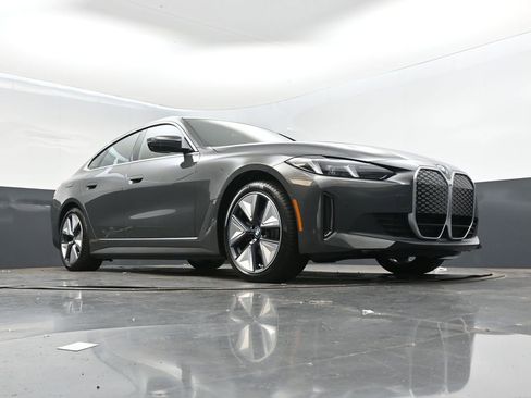 Used 2025 BMW i4 eDrive40 w/ Premium Package RWD image 44