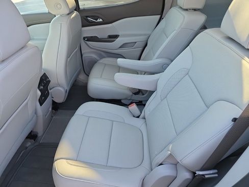 Used 2020 GMC Acadia SLT w/ Driver Alert Package II image 12