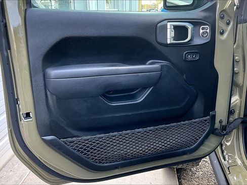 Used 2025 Jeep Wrangler Willys image 23