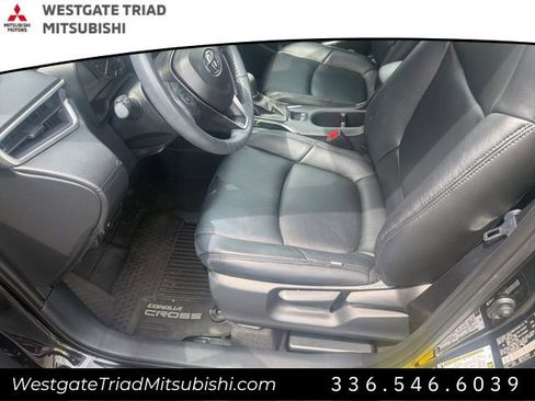 Used 2024 Toyota Corolla Cross LE w/ Moonroof Package image 14