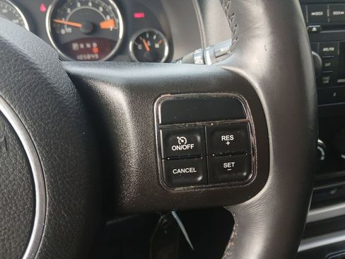 Used 2014 Jeep Compass Latitude image 23