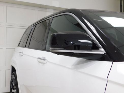 Used 2024 Jeep Grand Cherokee Summit AWD/4WD image 10