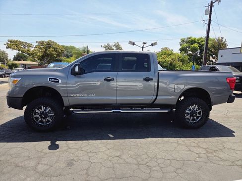Used 2018 Nissan Titan SV w/ SV Convenience Package AWD/4WD image 30
