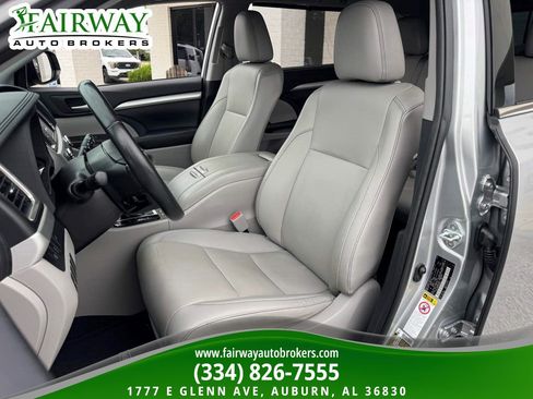 Used 2019 Toyota Highlander XLE FWD image 10