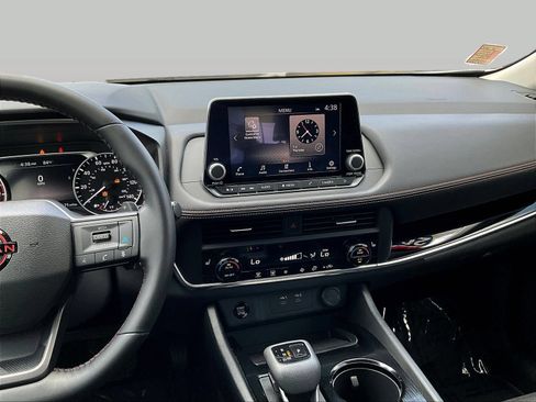 Used 2025 Nissan Rogue SV AWD/4WD image 11