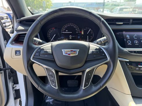 Used 2017 Cadillac XT5 Luxury w/ Driver Awareness Package FWD image 19