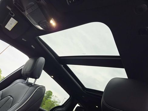 New 2026 Chrysler Pacifica Limited FWD image 11