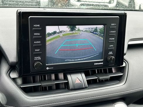 Used 2020 Toyota RAV4 LE AWD/4WD image 22