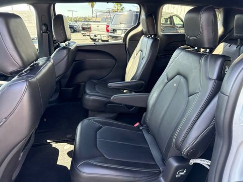 Used 2025 Chrysler Voyager LX FWD image 15
