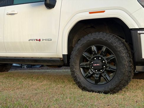 Used 2024 GMC Sierra 2500 AT4 w/ AT4 Premium Plus Package AWD/4WD image 8