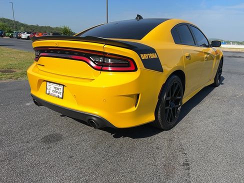 Used 2017 Dodge Charger R/T RWD image 5