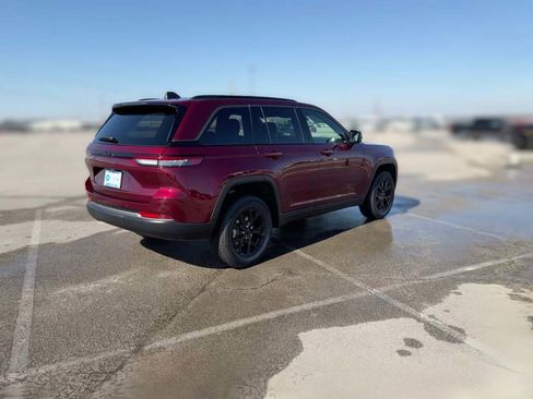 New 2026 Jeep Grand Cherokee Altitude image 12