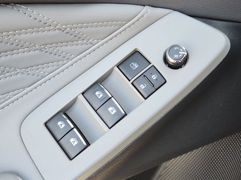 Used 2021 Toyota Avalon Limited image 24