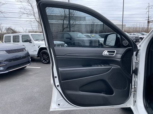 Used 2020 Jeep Grand Cherokee Altitude image 36