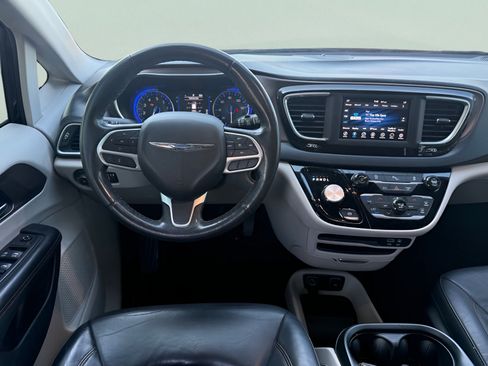 Certified 2019 Chrysler Pacifica Touring-L FWD image 23
