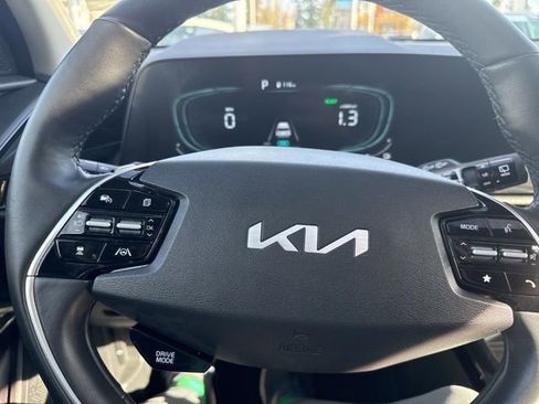 Used 2023 Kia Niro SX image 21