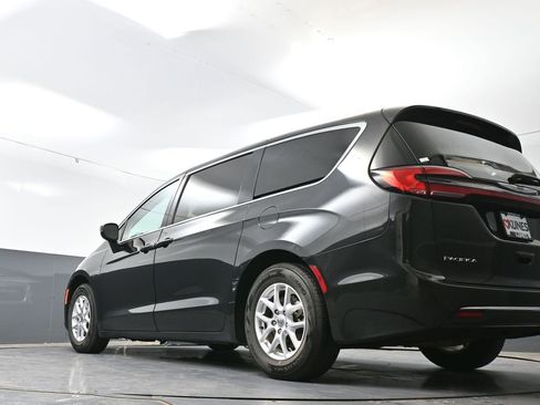 Used 2023 Chrysler Pacifica Touring-L FWD image 57