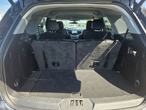 Used 2023 Ford Explorer XLT w/ Equipment Group 202A AWD/4WD image 23