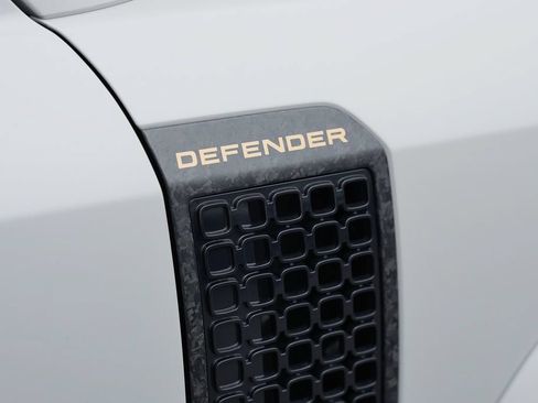 Used 2026 Land Rover Defender 110 OCTA AWD/4WD image 8