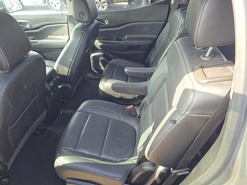Used 2023 GMC Acadia SLT w/ Elevation Edition FWD image 13