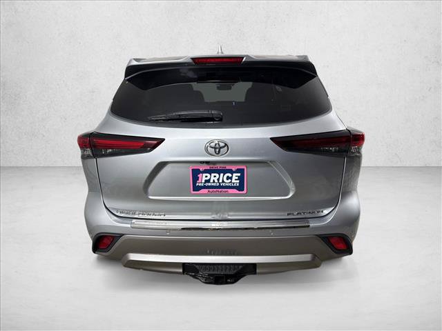 Used 2024 Toyota Highlander Platinum FWD image 5