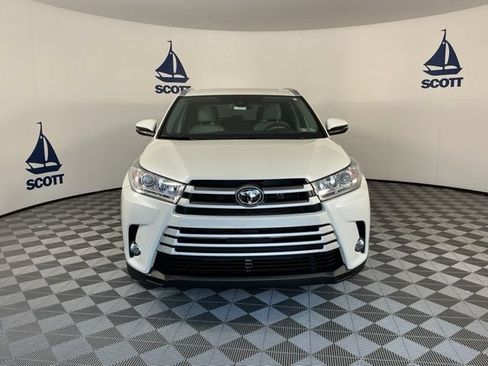 Used 2019 Toyota Highlander XLE AWD/4WD image 2