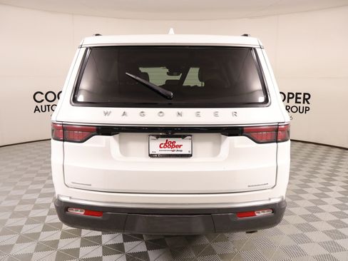 Used 2022 Jeep Wagoneer Series III AWD/4WD image 23