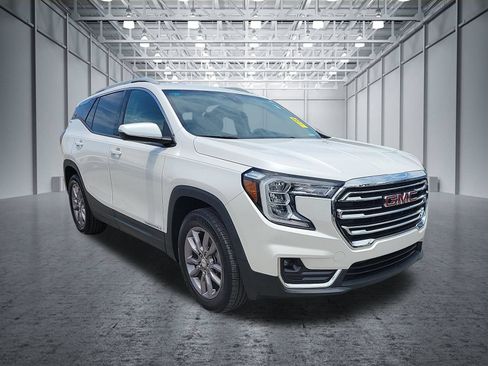 Used 2023 GMC Terrain SLT w/ LPO, Floor Liner Package FWD image 9